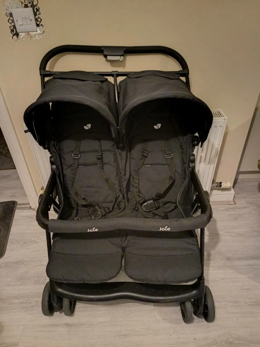 Joie double baby's buggy. No rain cover - Image 1