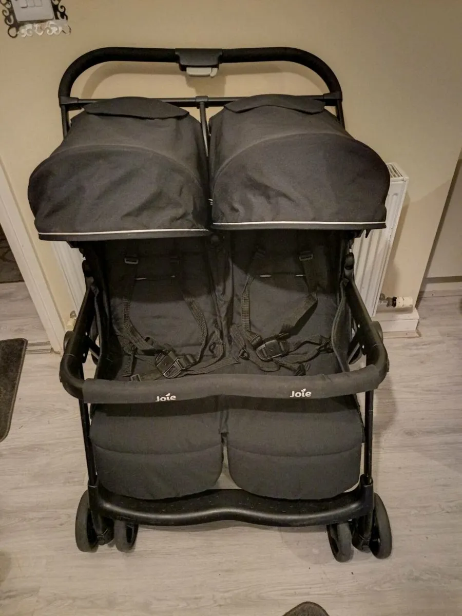 Joie double baby's buggy. No rain cover - Image 2