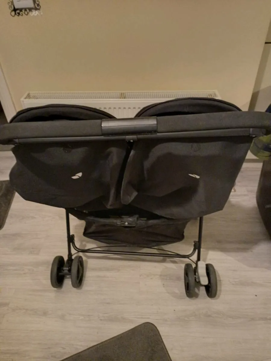 Joie double baby's buggy. No rain cover - Image 4