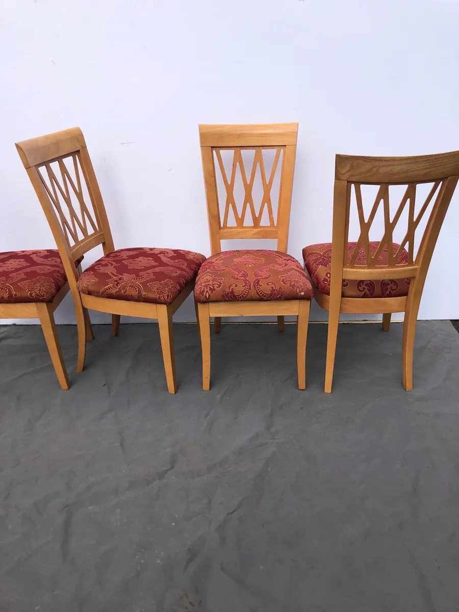 Table and four chairs - Image 4