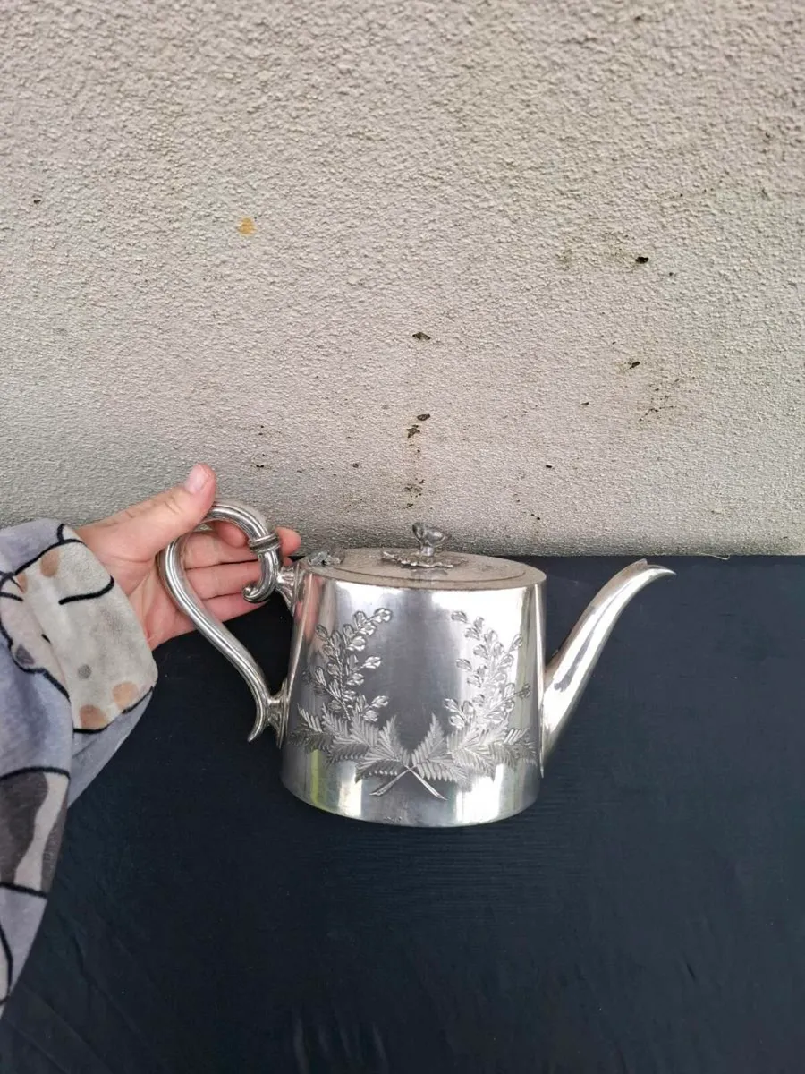 Silver platted tea pot postage possible - Image 1