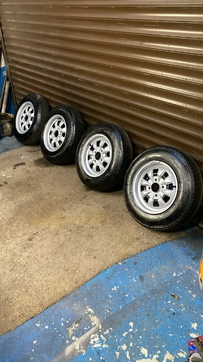 Ford Escort 1977 - Image 1