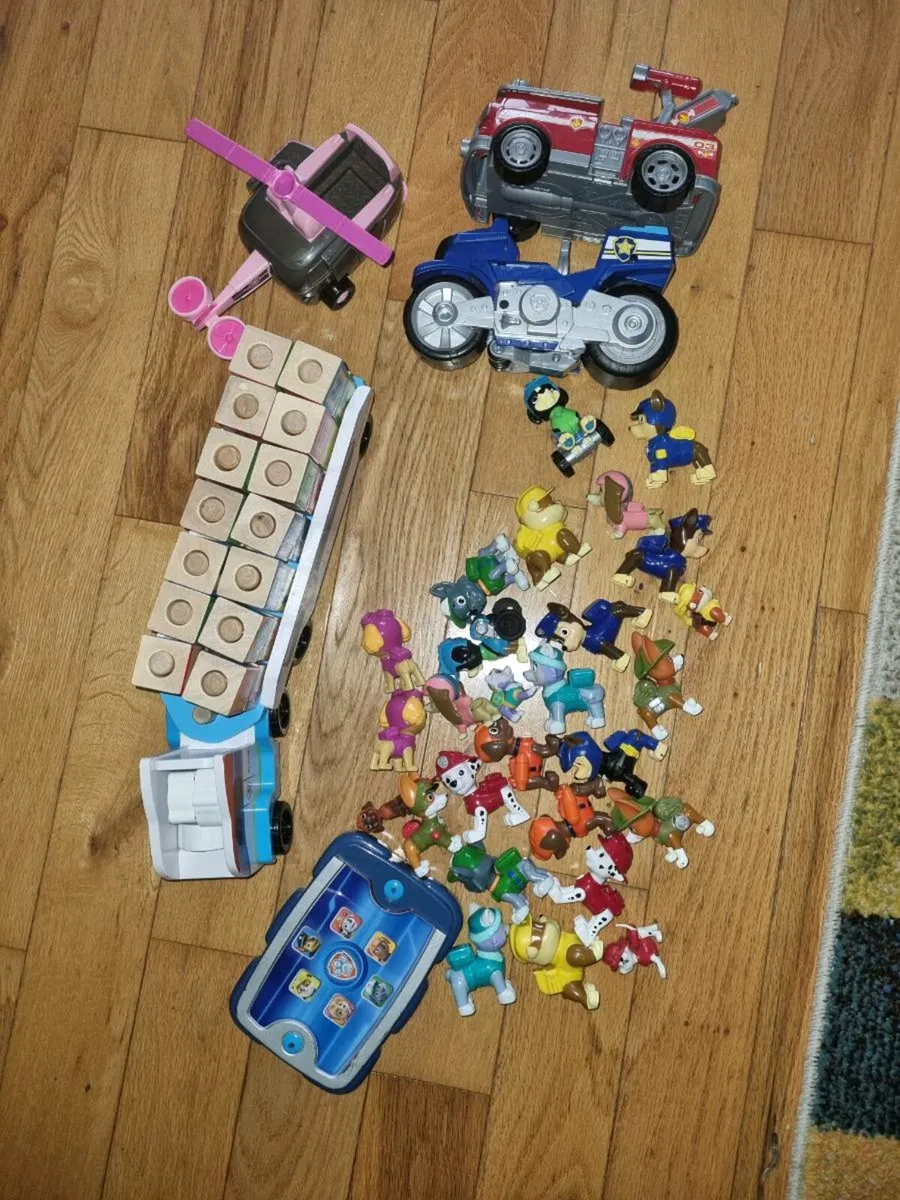 Paw Patrol figurines