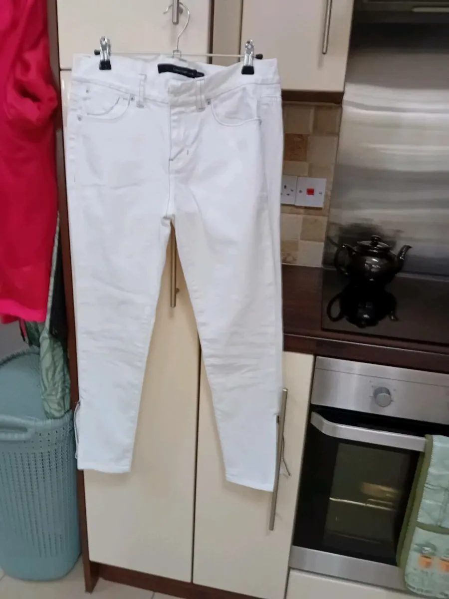 CALVIN KLIEN LADIES WHITE JEANS - Image 1