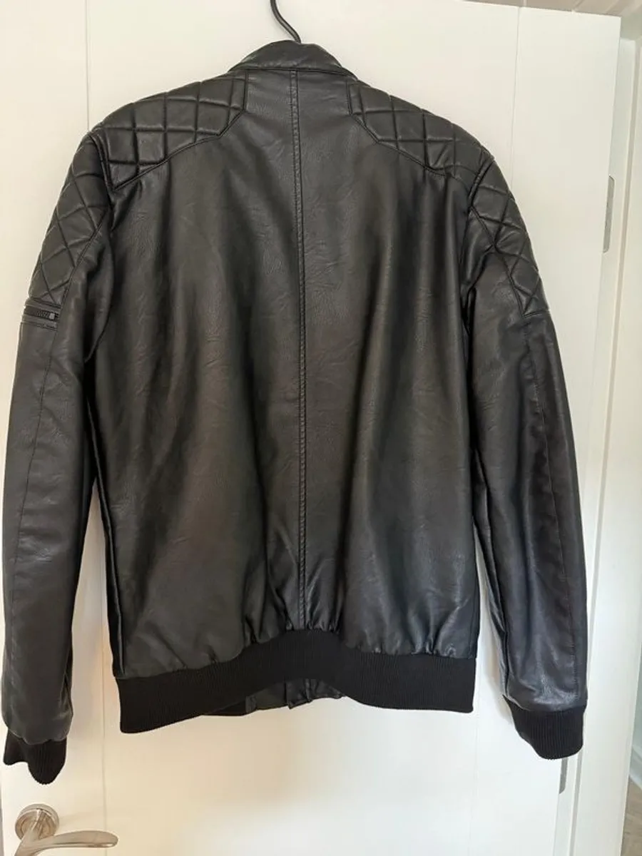 Man bundle clothes - Image 2