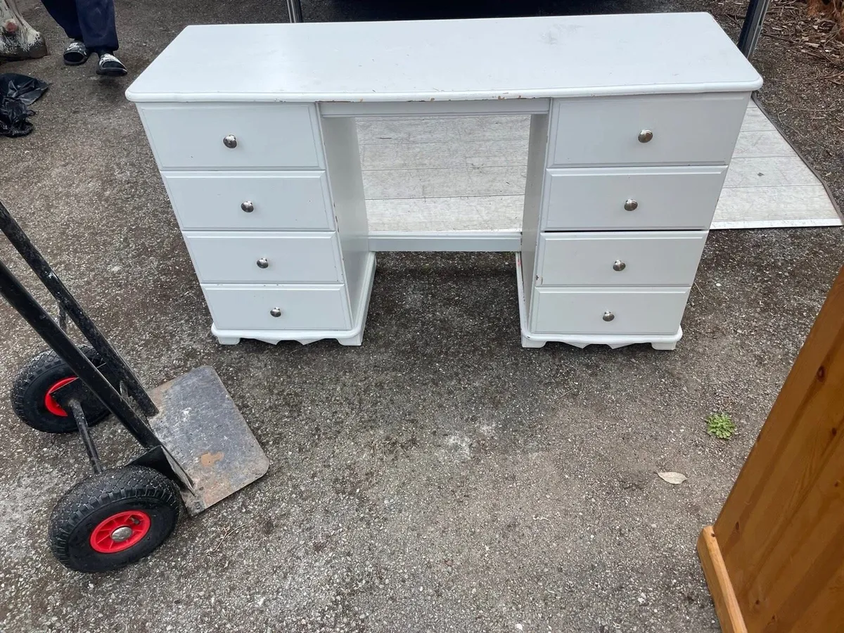 Study desk - Image 1