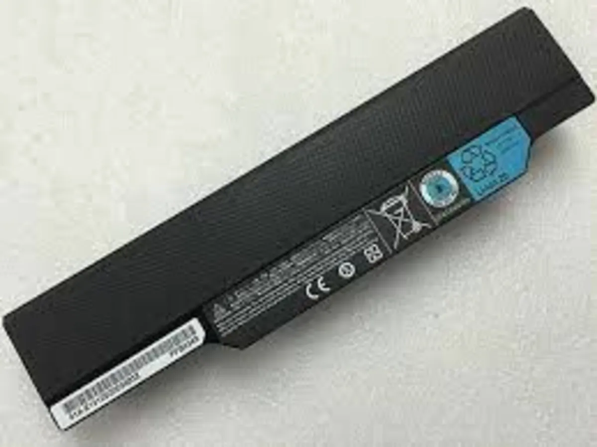 1 Fujitsu Life Book Charger + 1  Life Book Battery - Image 3