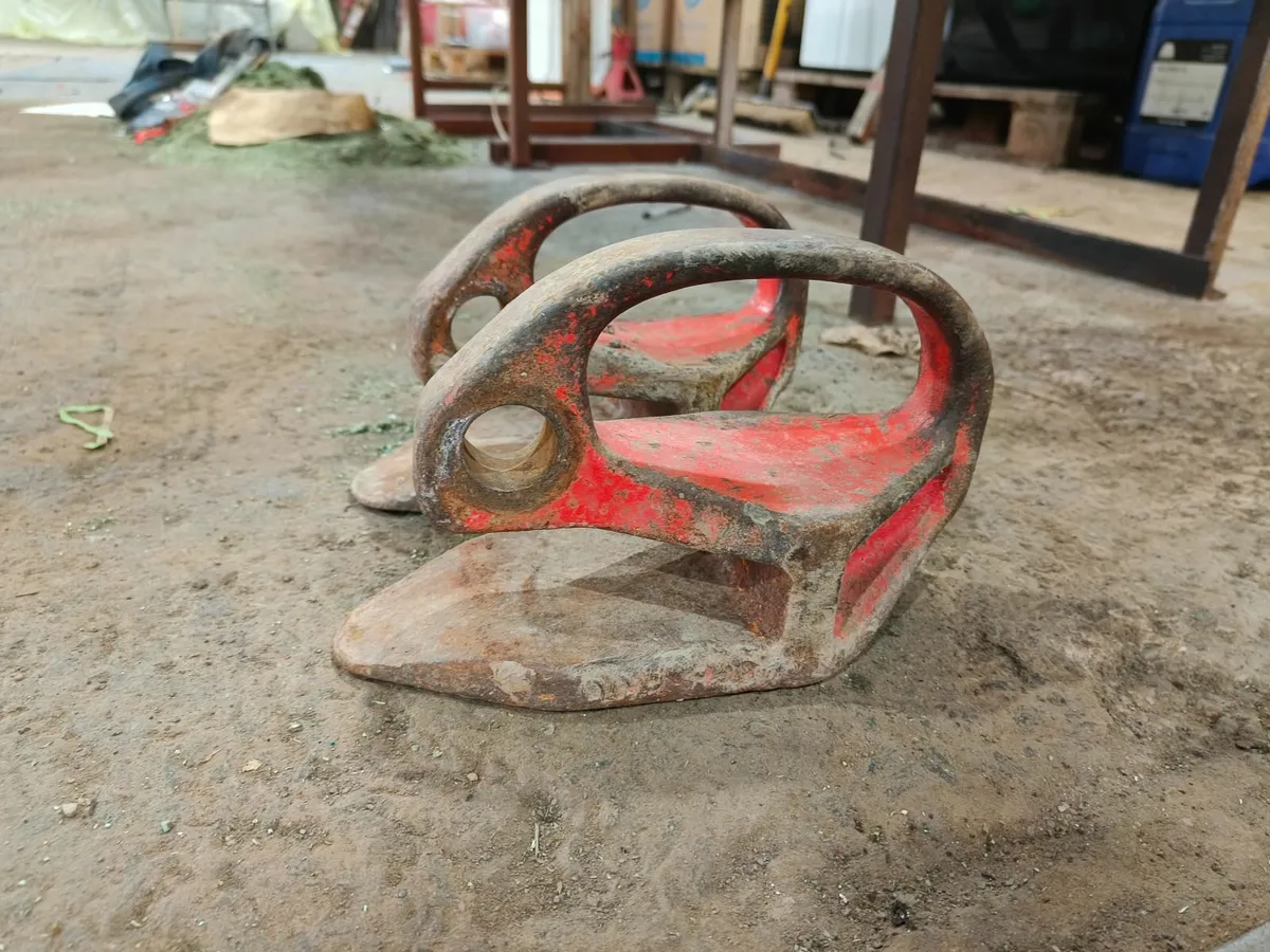 Sheet Pile Lifting Clamps (Pair) - Image 1