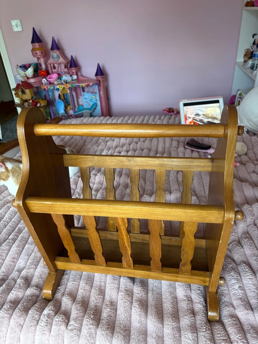 Wooden magazine rack - Image 2