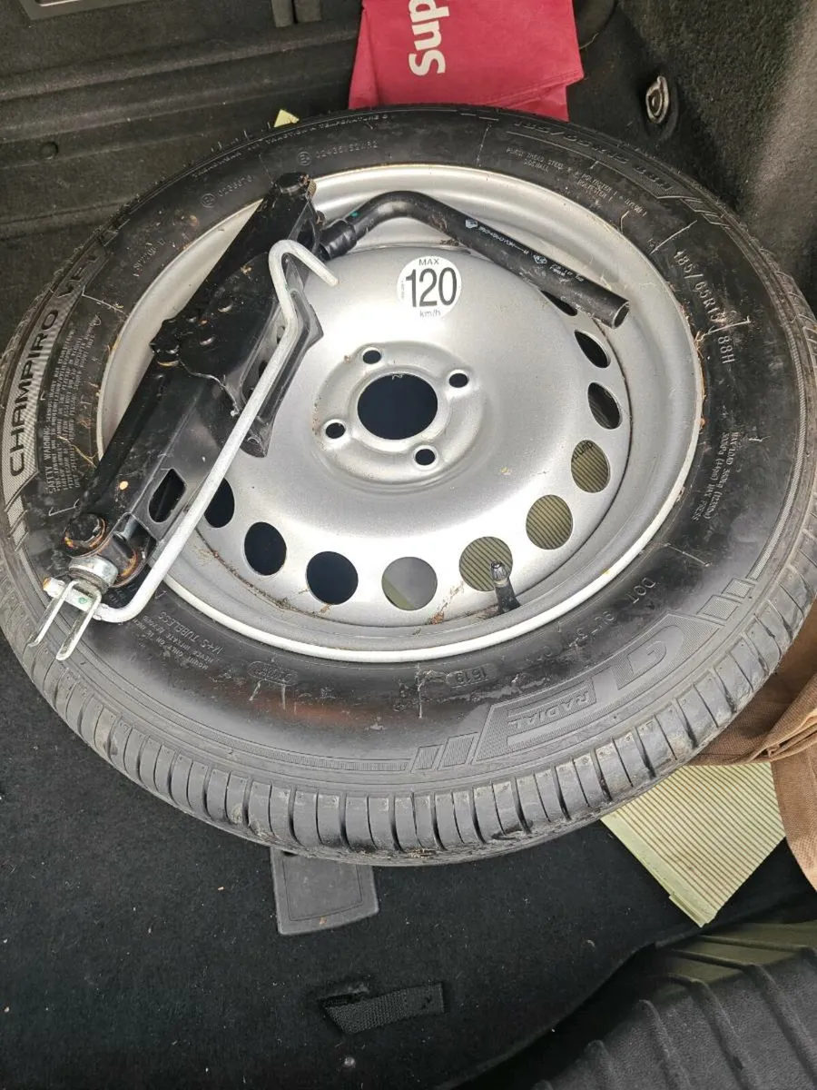 Dacia spare wheel kit - Image 1