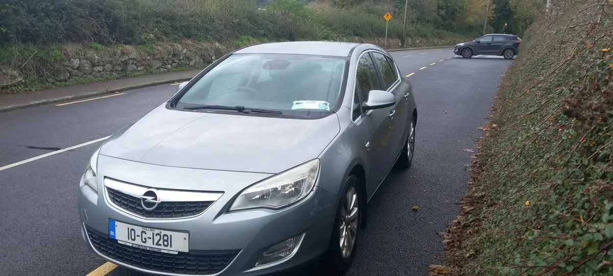 Opel Astra 2010 - Image 1