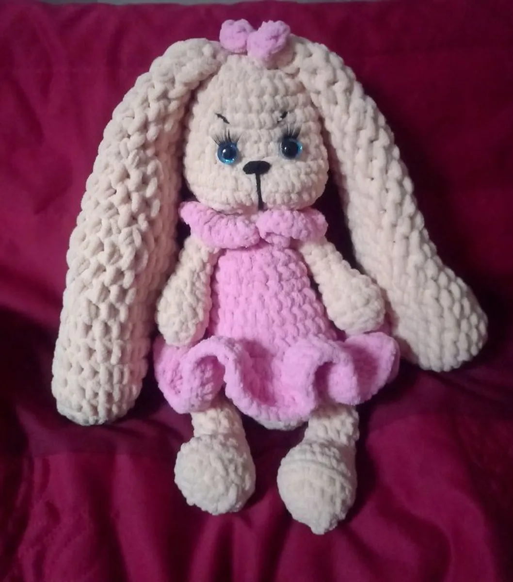 Crochet bunny with pink dress - Image 2