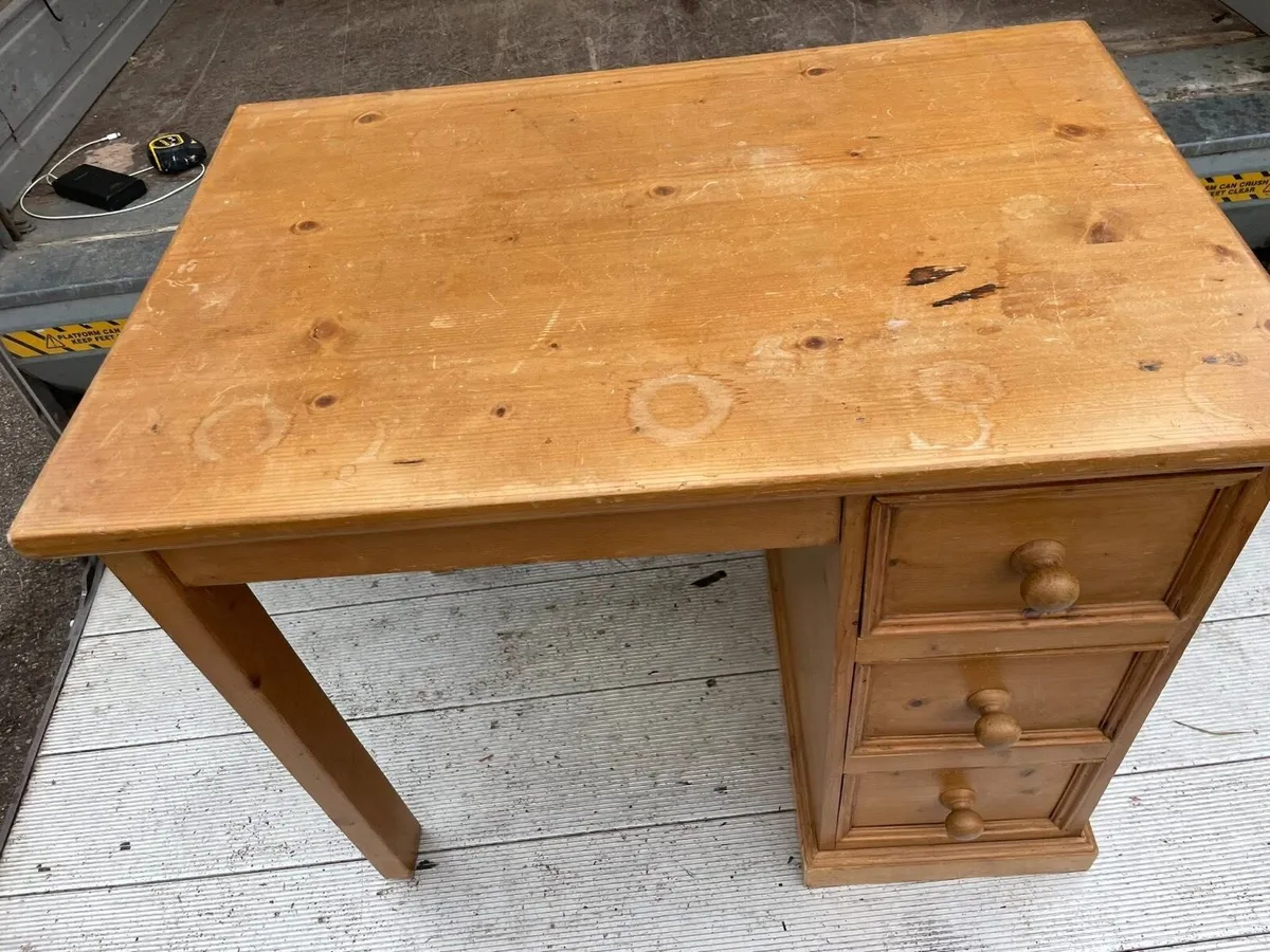 Pine desk - Image 4