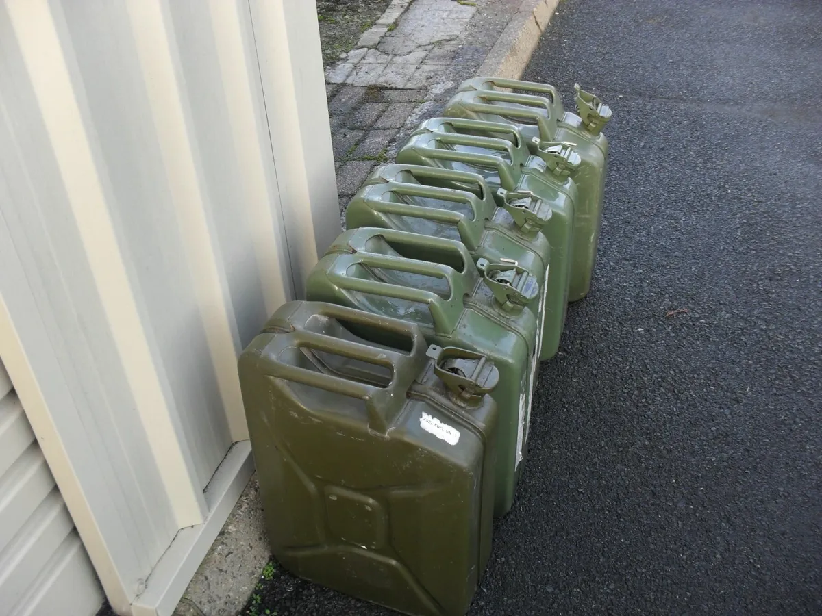 5 Jerry cans - Image 3