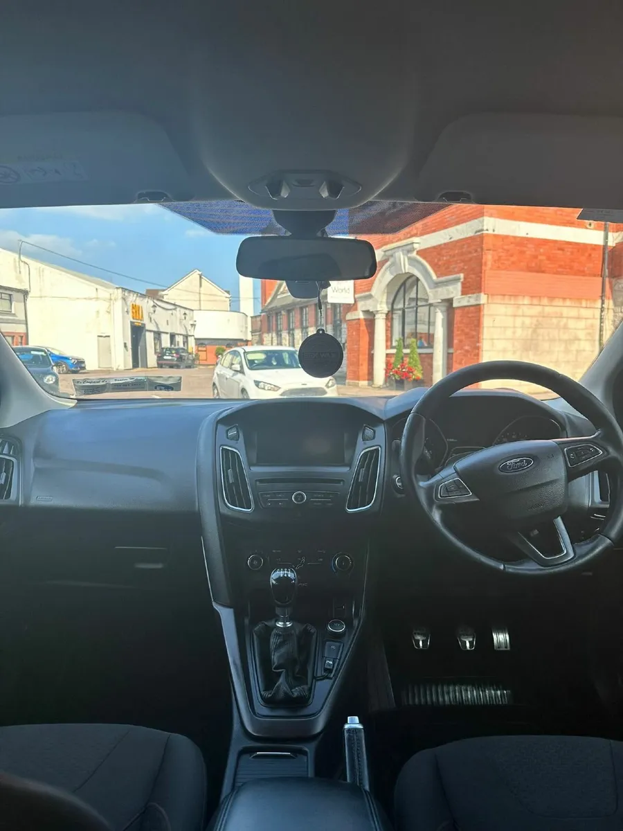 Ford Focus 2015 Zetec S 120PS - Image 4