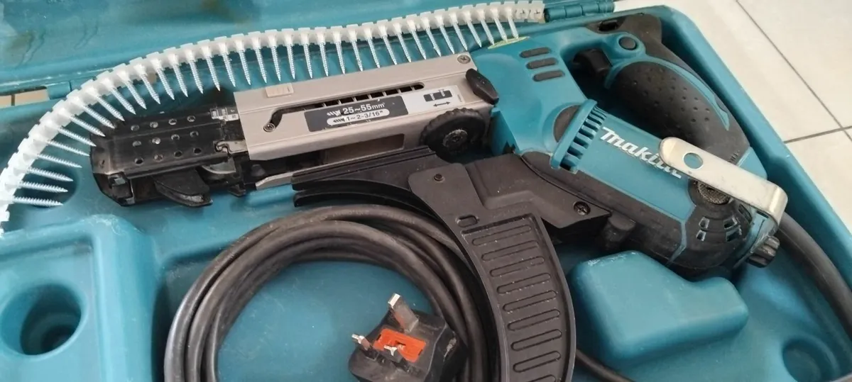 Makita 6843 Auto Feed 240v - Image 2
