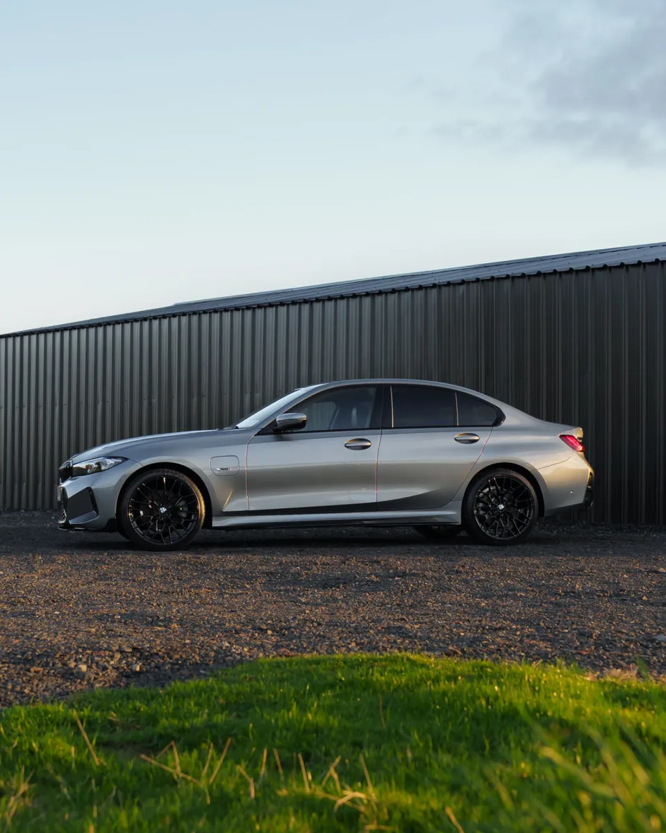 BMW 330E M SPORT - Image 1
