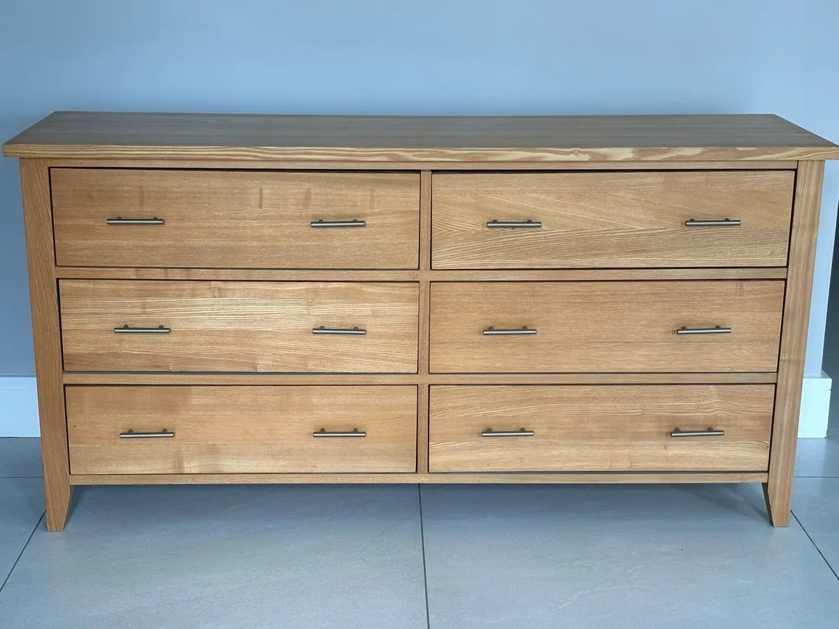 Chest of drawers
