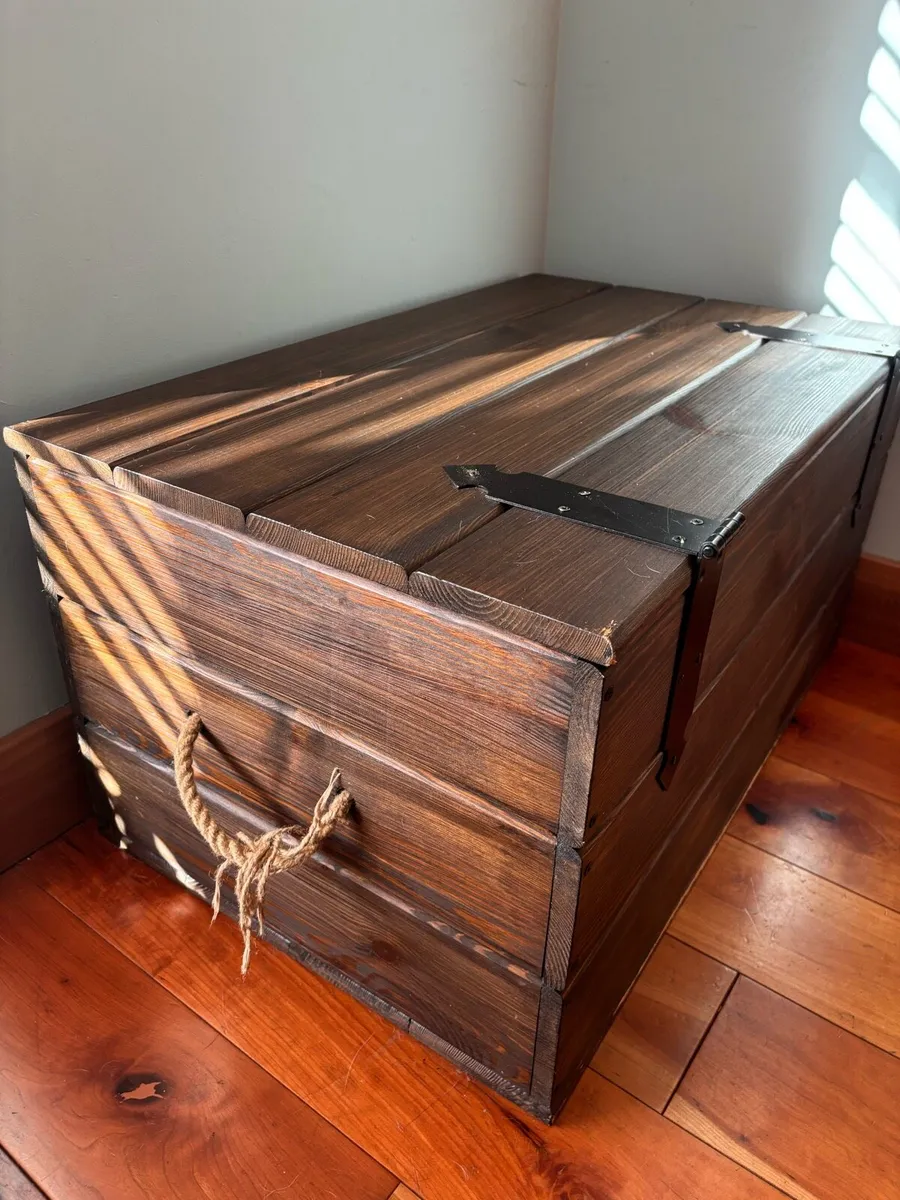 Chest / Box - Image 1