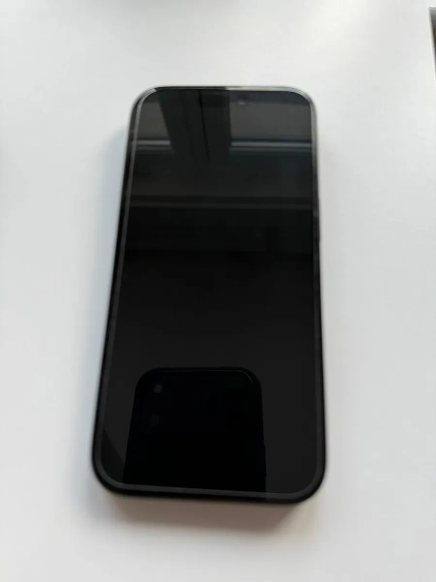 Apple iPhone 16 128 GB Black - Like New - Image 3