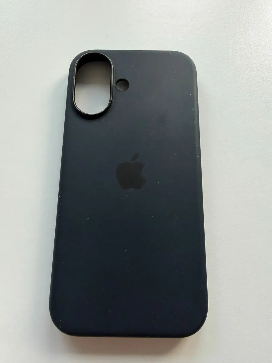Apple iPhone 16 128 GB Black - Like New - Image 4