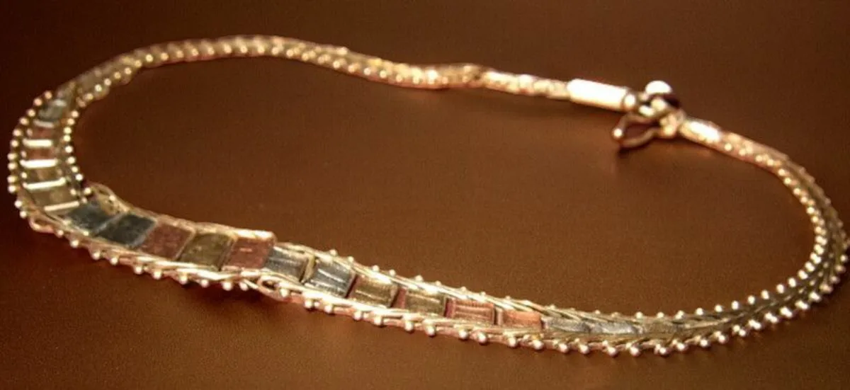 Vintage Hallmarked 9ct Gold/3 Colour Bracelet - Image 1