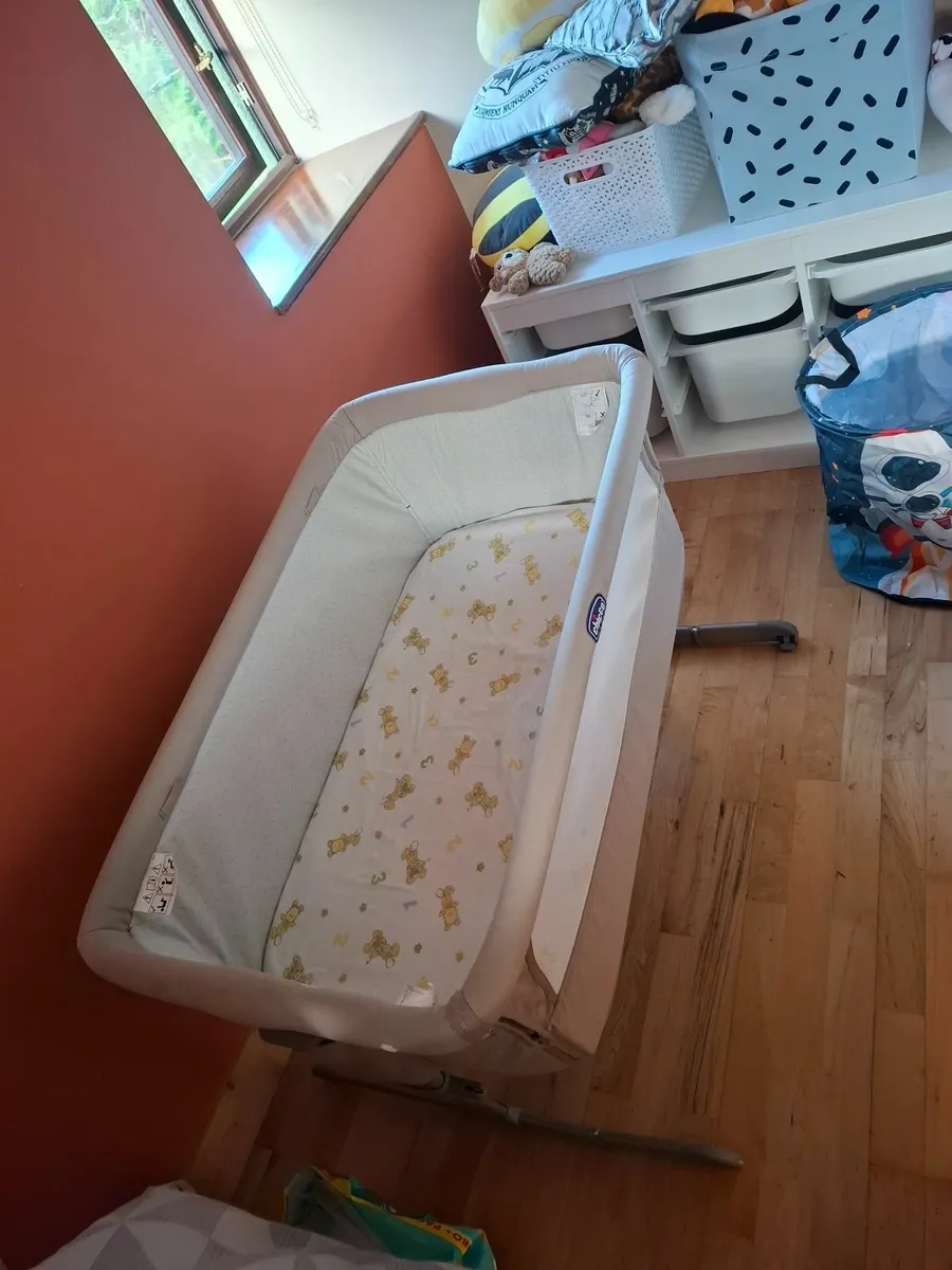 Chicco next to me crib with clevermama matress - Image 1