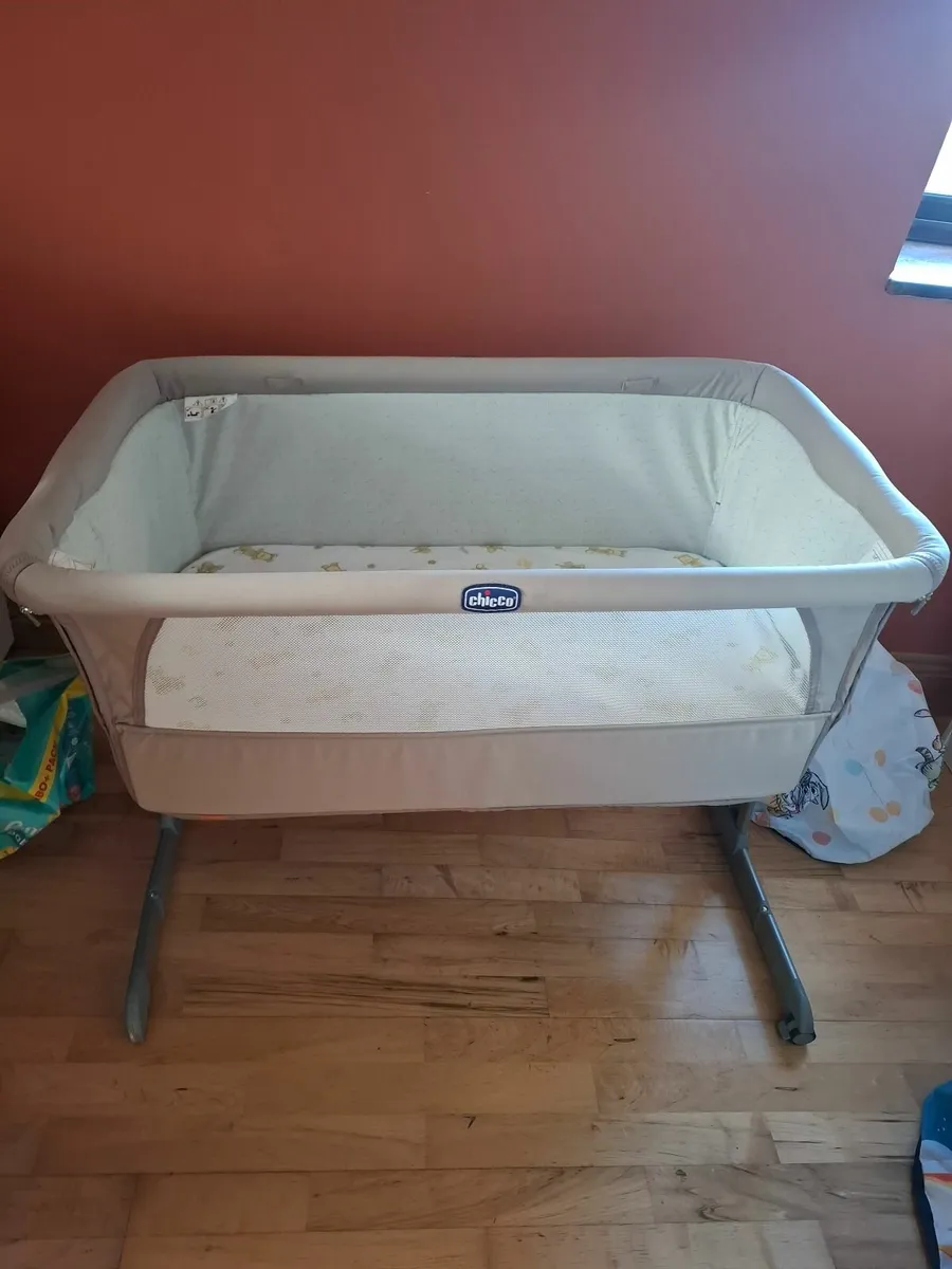 Chicco next to me crib with clevermama matress - Image 2