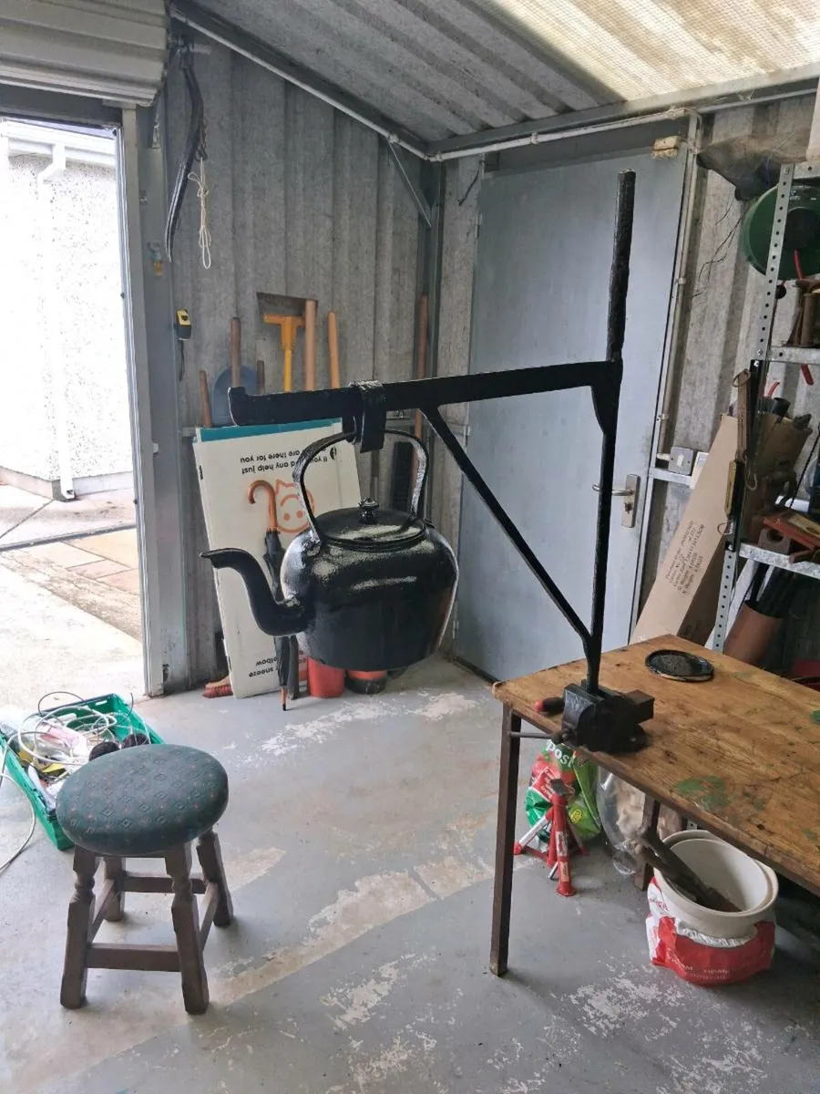 Fire crane &kettle - Image 1