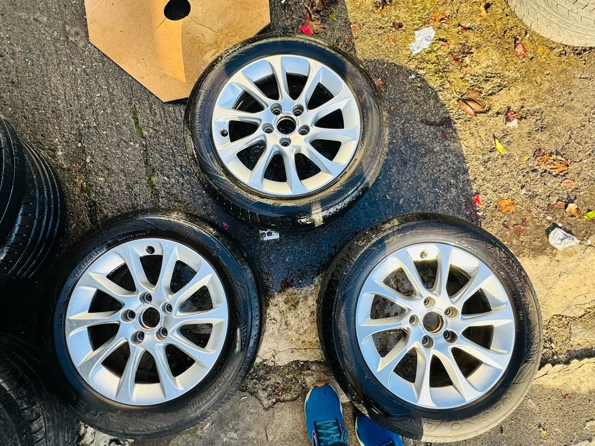 Full Set Alloys wheels in Excellent Cond QuickSale - Image 1