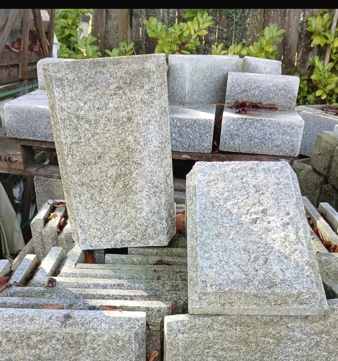 Rockfaced Granite Quoin veneers - Image 1