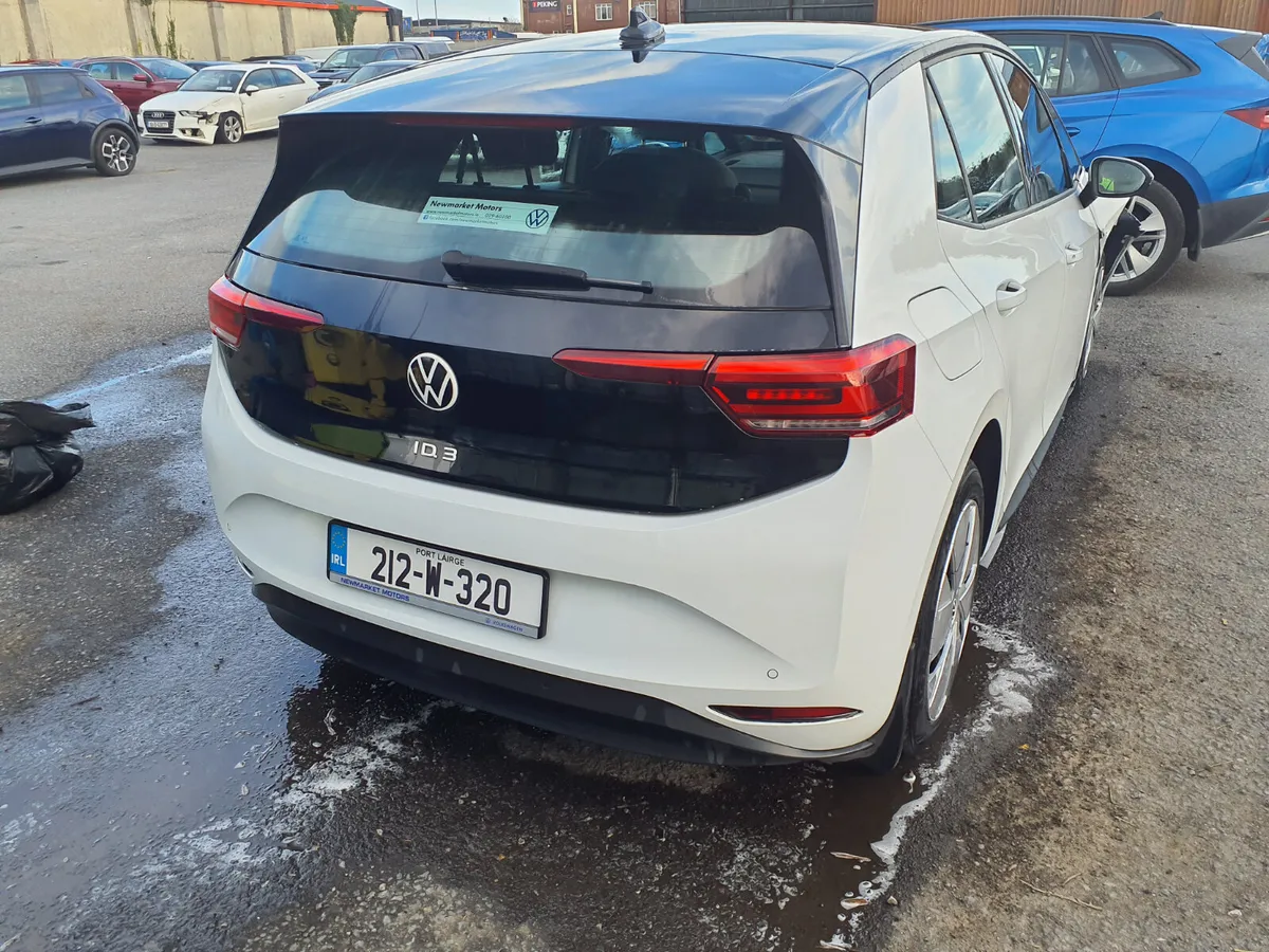 130 damaged repairable cars for sale - Image 2