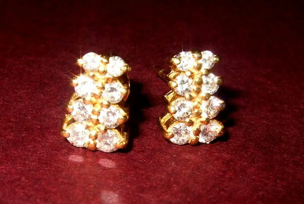 Vintage Hallmarked 18ct Gold/Diamond Earrings - Image 1