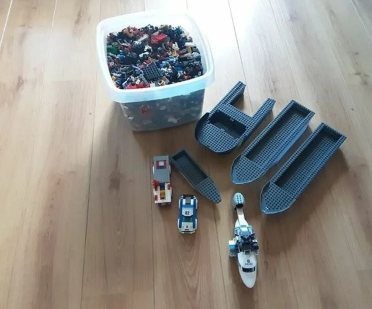 Huge box of Lego - Image 1
