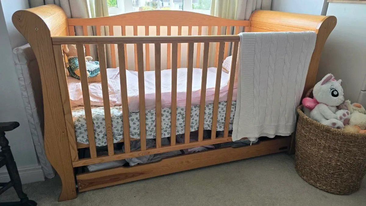 Luxury Cot - Image 1