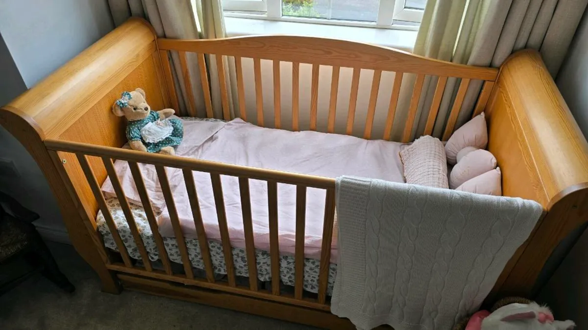 Luxury Cot - Image 2
