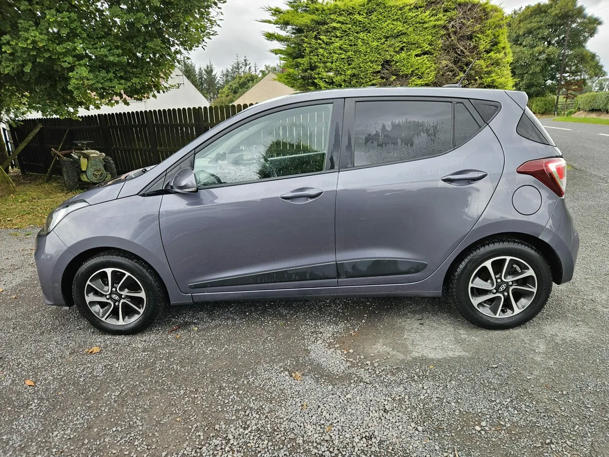 2017 Hyundai i10 - Image 2