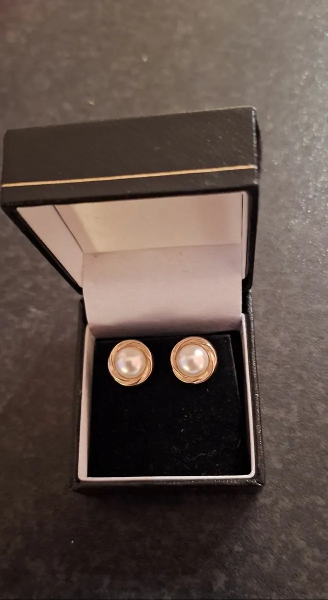 9ct Gold Earrings - Image 2