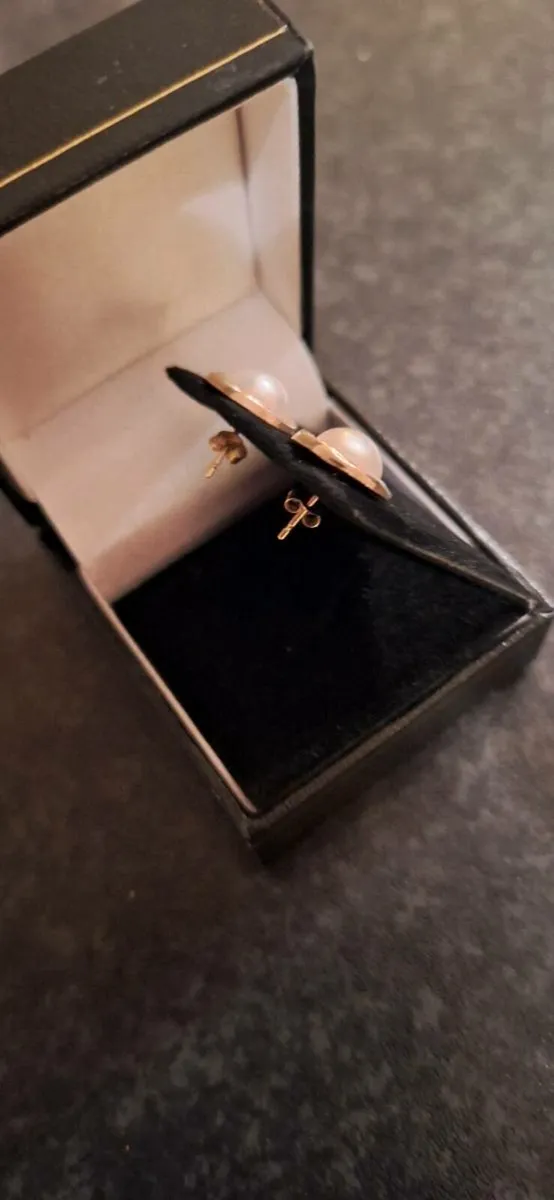 9ct Gold Earrings - Image 4