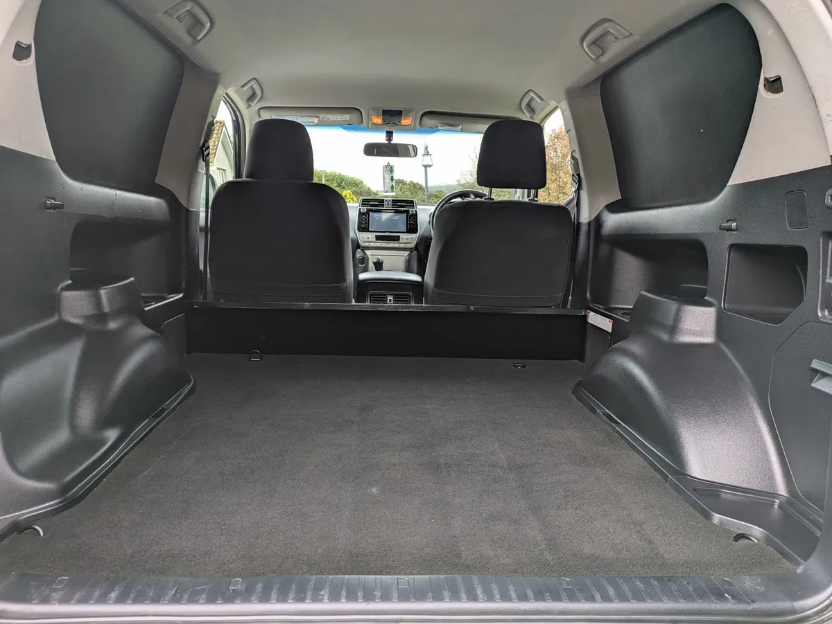 Toyota Land Cruiser 2018 SWB - Image 4