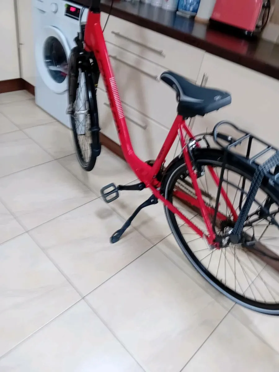 LADIES OR GIRLS BIKE 28 INCH WHEELS NEW - Image 2