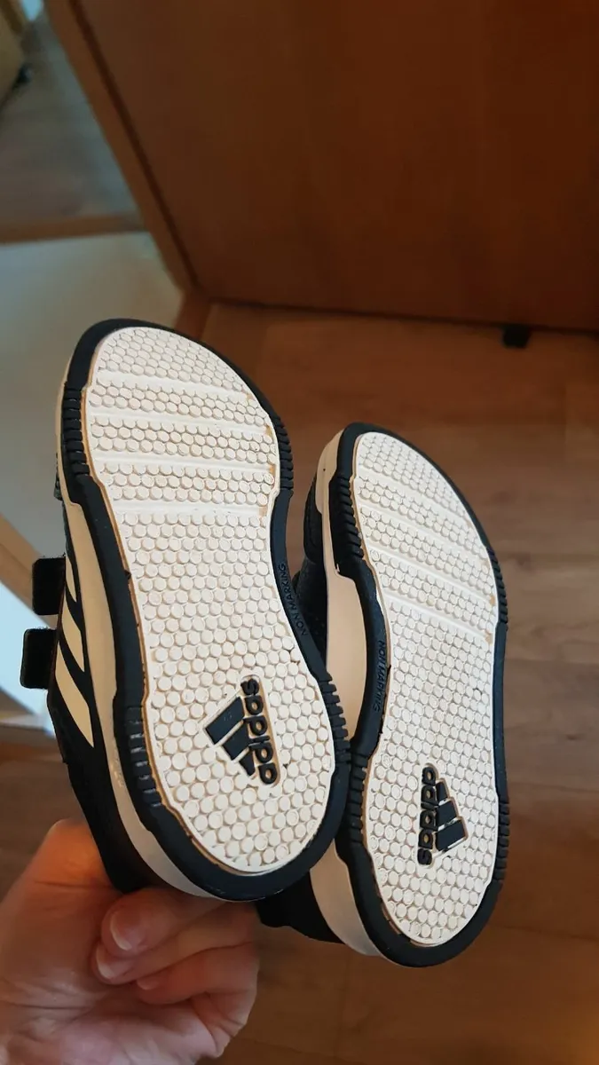 Toddler Adidas shoes size 26 - Image 3