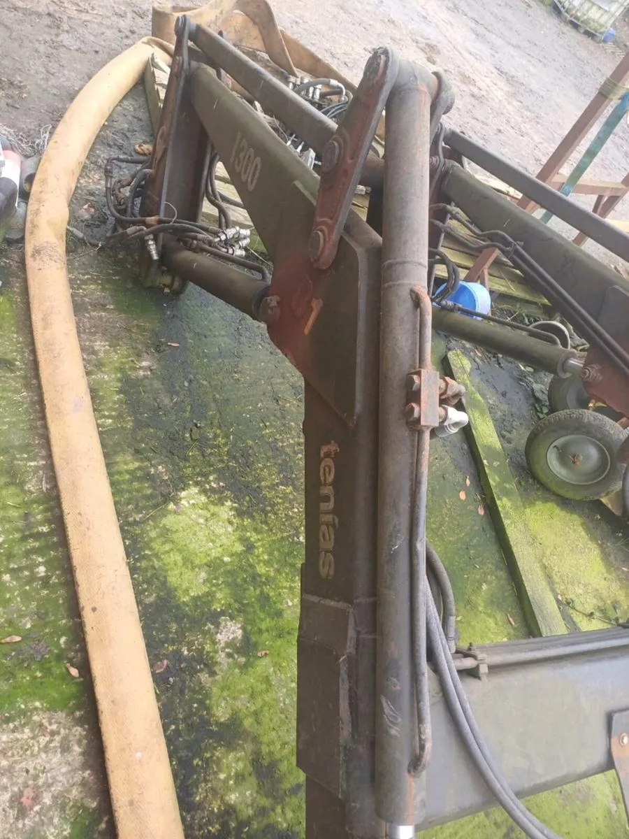 Newholland 35 and tl front loader - Image 1