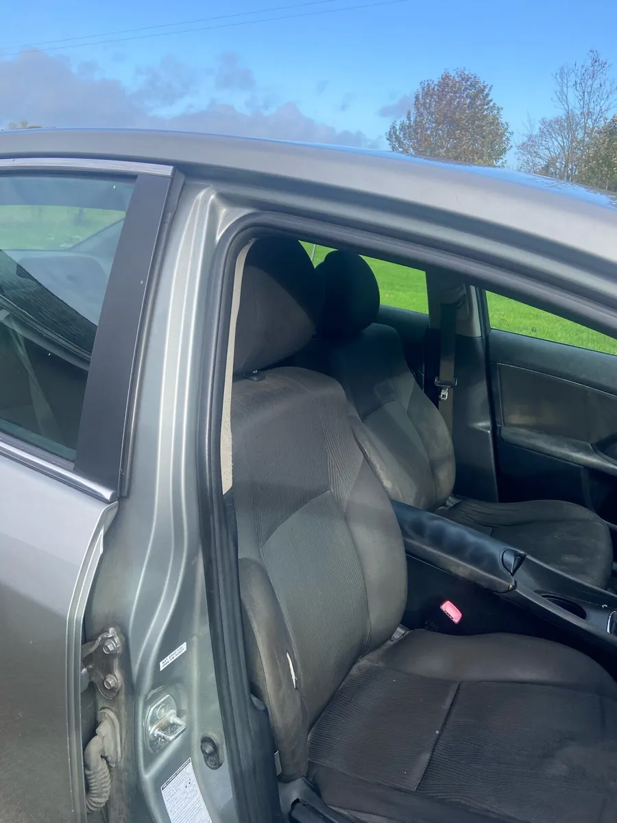 2010 Toyota Avensis 1.9 Diesel - Image 2