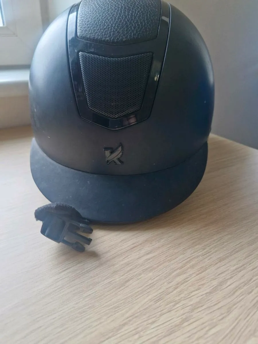 Horse riding helmet - Image 1