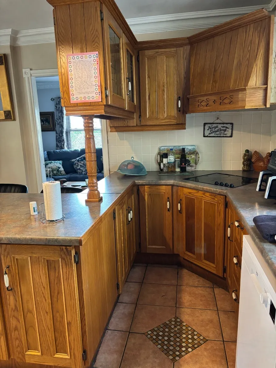 Large solid oak kitchen - Image 1