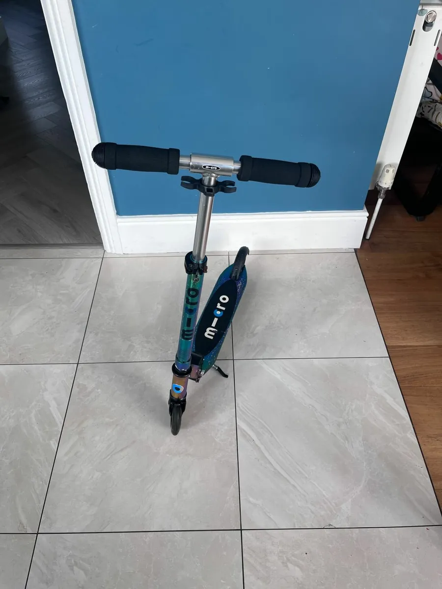 Micro Sprite Classic LED Neochrome Scooter - Image 2