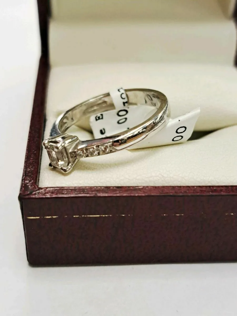 18K Gold White Diamond Ring 18CT - Image 3