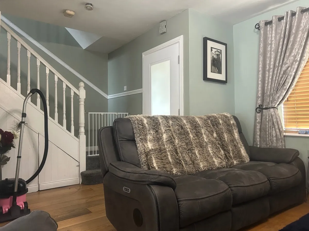 Like new dfs sofa - Image 2