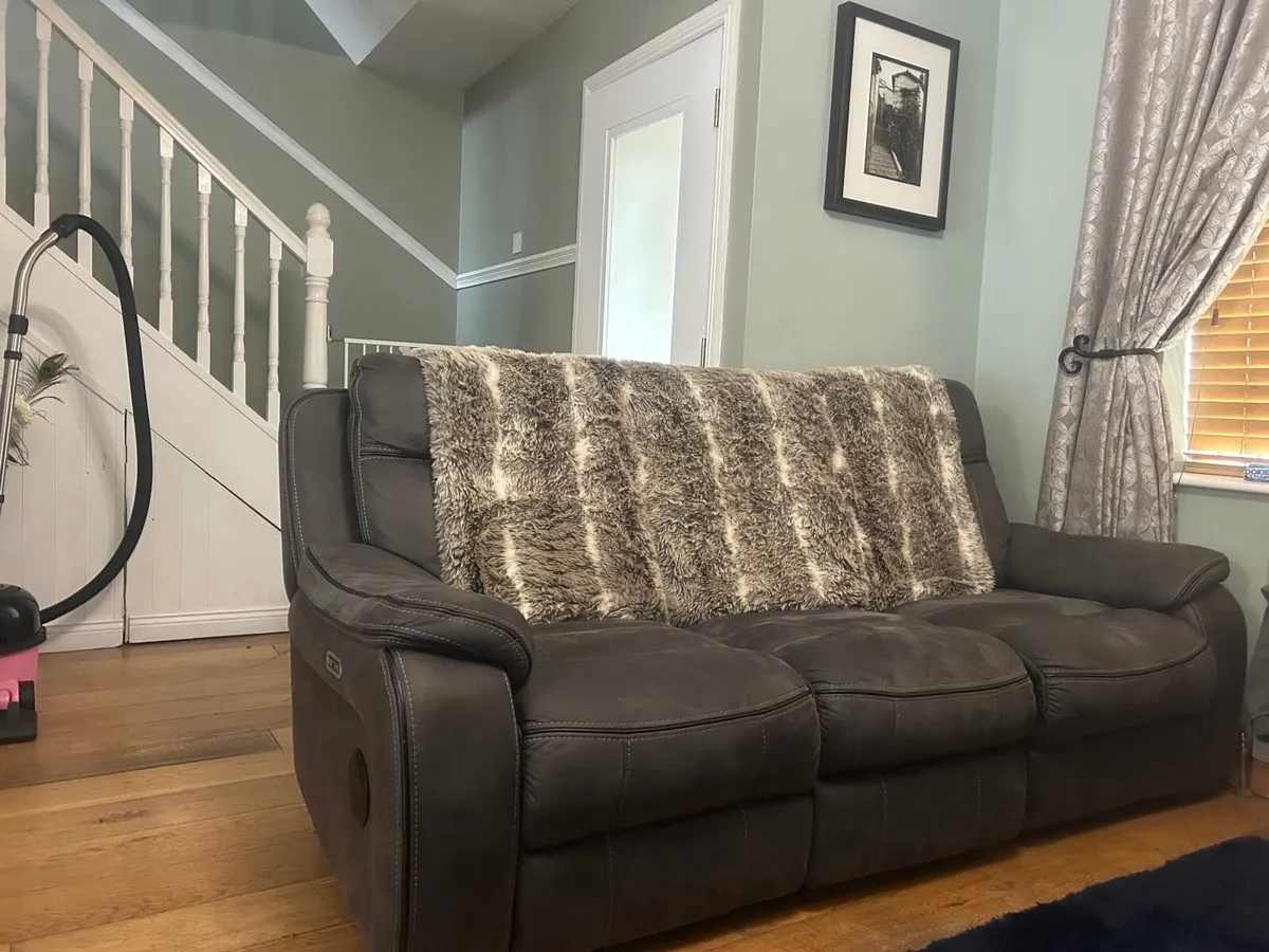 Like new dfs sofa - Image 3